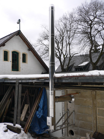 Neuer Edelstahlschornstein für das Kleine Vorwerk in Sayda